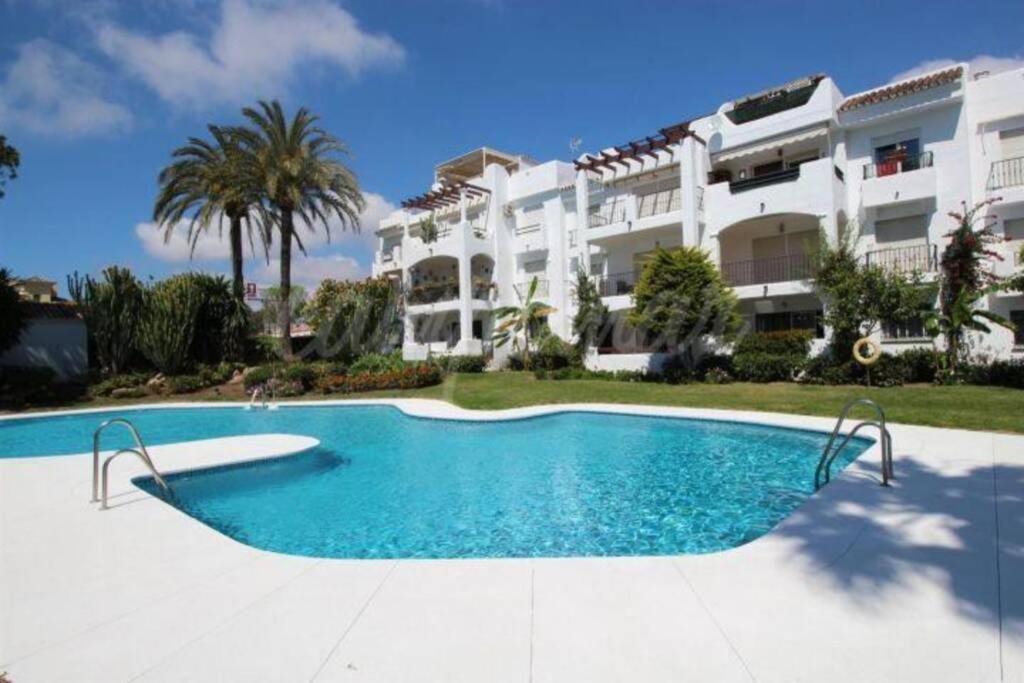 Oasis Sun Beach Costa Del Sol 埃斯特波纳 外观 照片